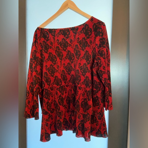 Women’s 100% polyester 2X notations top red and black - Picture 2 of 4